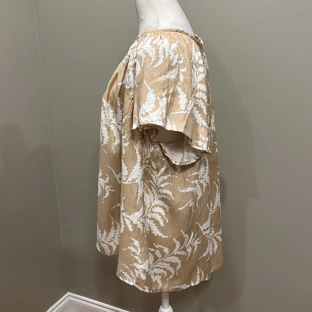 Wonderly Flutter Sleeve Leaf Print Button Down Blouse - Picture 3 of 7